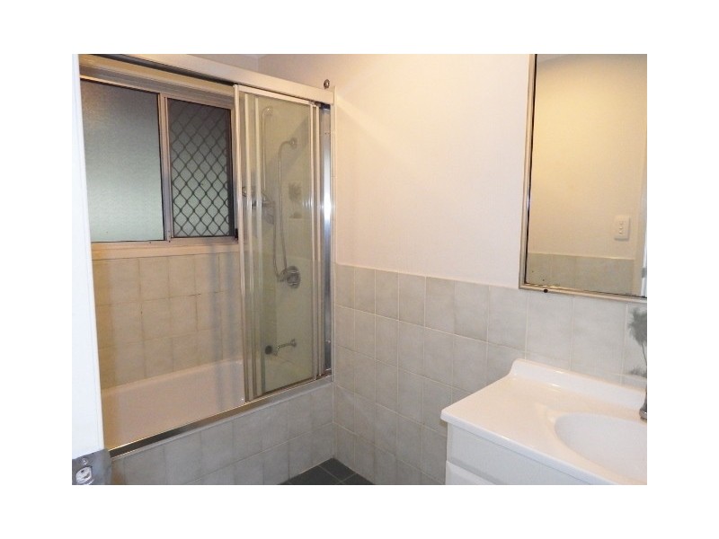 81 Wardoo St, Southport QLD 4215