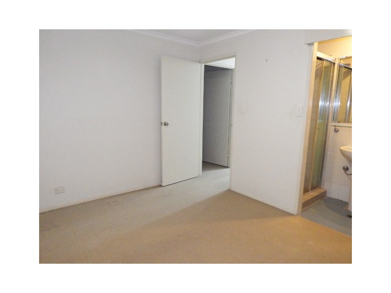 81 Wardoo St, Southport QLD 4215