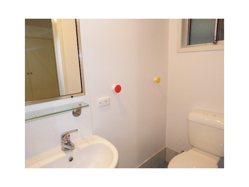 81 Wardoo St, Southport QLD 4215