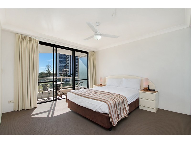 401 ‘Surfers Plaza Resort’ 70 Remembrance Drive, Surfers Paradise QLD 4217