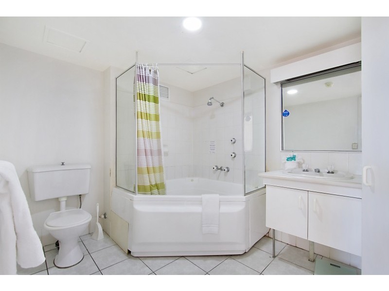 401 ‘Surfers Plaza Resort’ 70 Remembrance Drive, Surfers Paradise QLD 4217