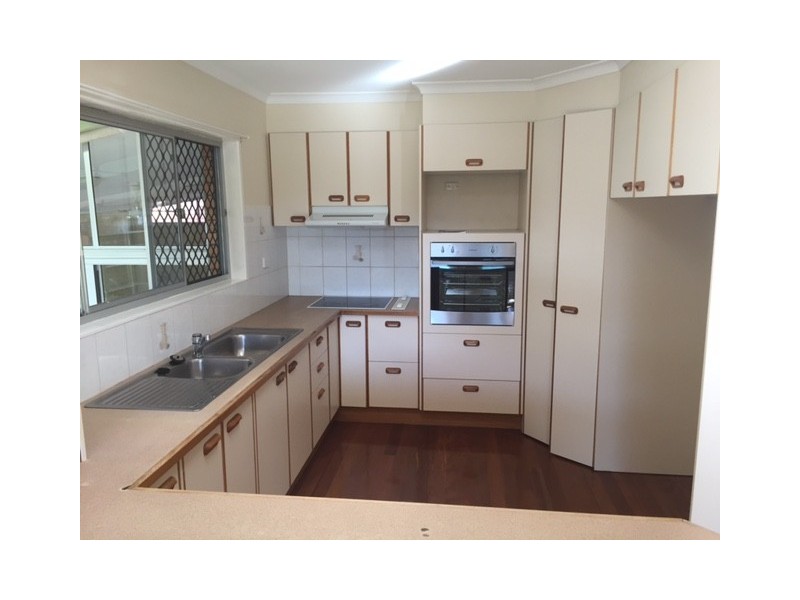 37 Glenelg Ave, Mermaid Beach QLD 4218