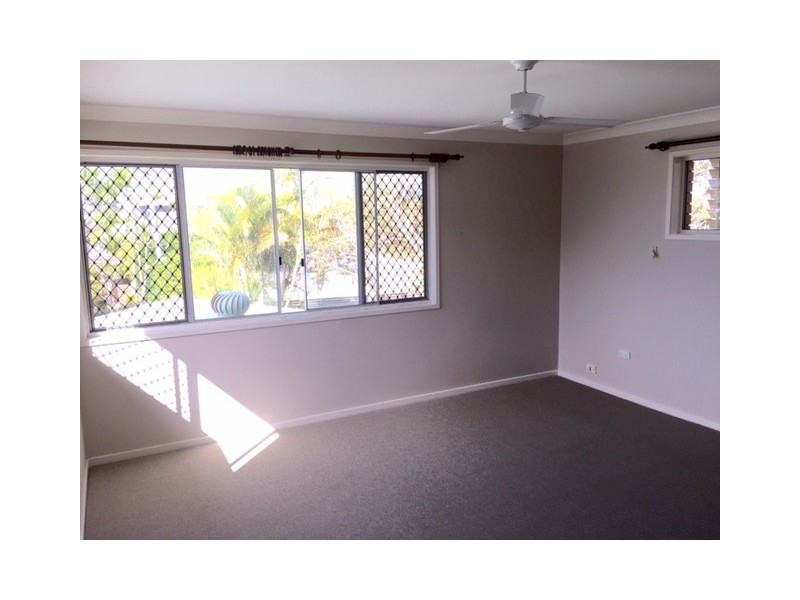 37 Glenelg Ave, Mermaid Beach QLD 4218