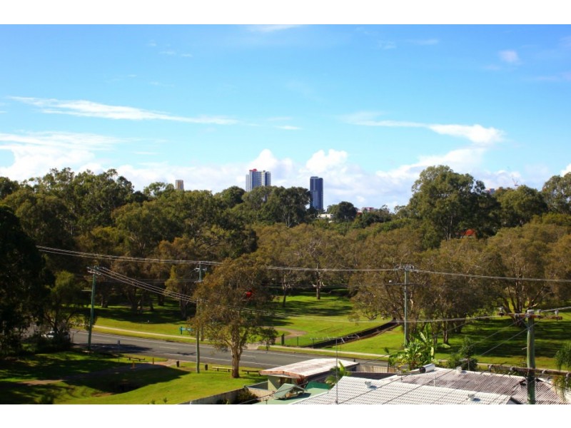 13 and 15 Cooleroo Crescent, Southport QLD 4215