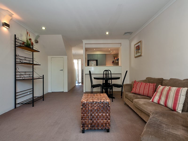 35/16 Crescent Avenue, Mermaid Beach QLD 4218