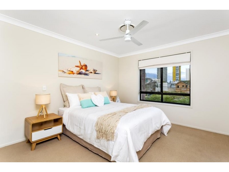 12/9 Miami Key, Broadbeach Waters QLD 4218