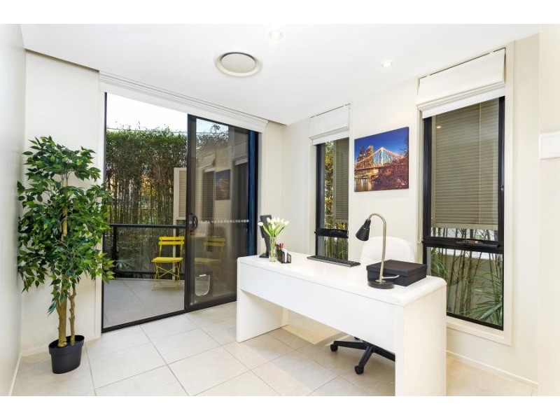 12/9 Miami Key, Broadbeach Waters QLD 4218