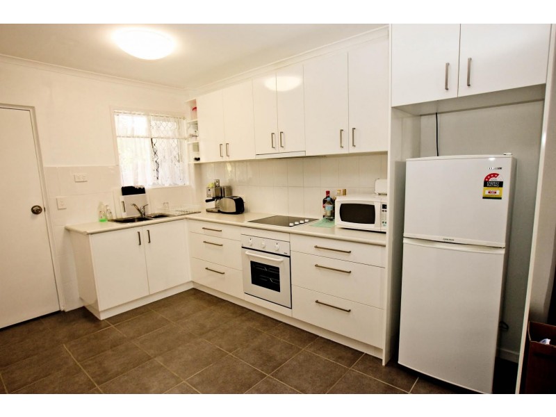 2/11 Rosewood Ave, Broadbeach QLD 4218