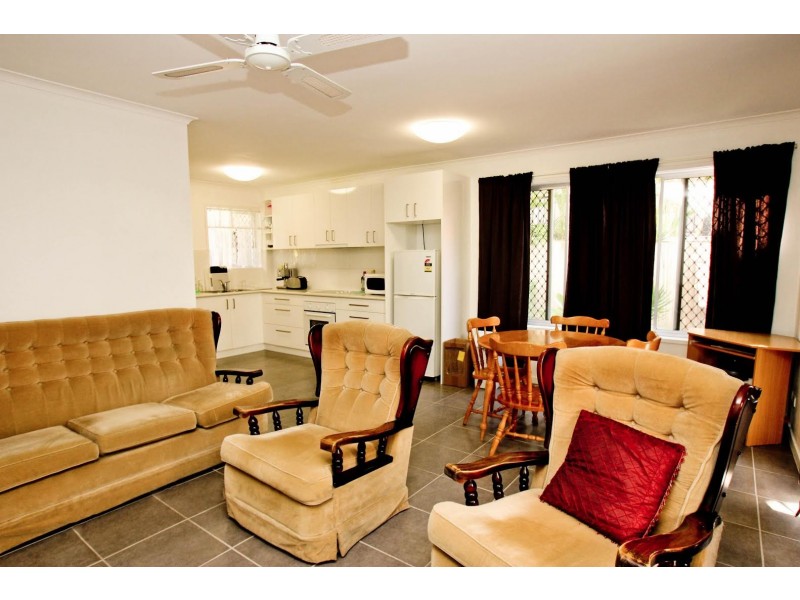 2/11 Rosewood Ave, Broadbeach QLD 4218