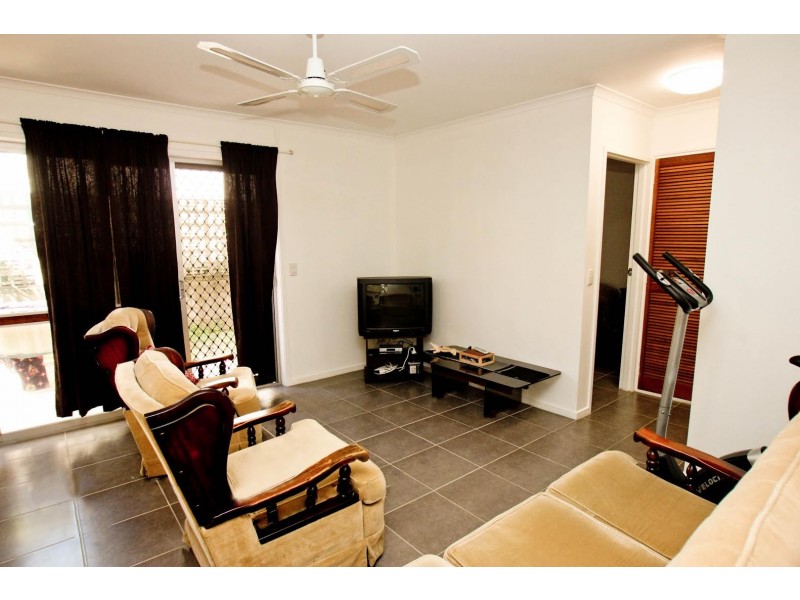 2/11 Rosewood Ave, Broadbeach QLD 4218