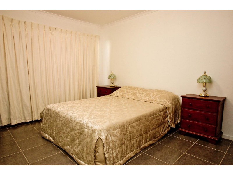 2/11 Rosewood Ave, Broadbeach QLD 4218
