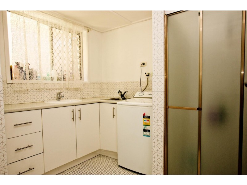2/11 Rosewood Ave, Broadbeach QLD 4218