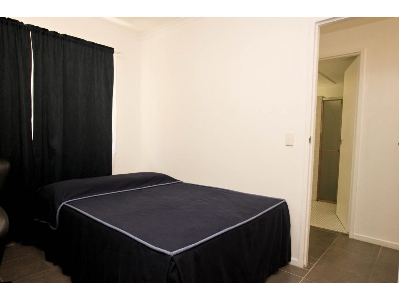 2/11 Rosewood Ave, Broadbeach QLD 4218