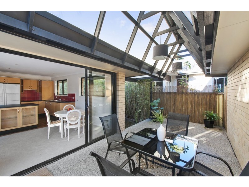 23 Birt Avenue, Surfers Paradise QLD 4217