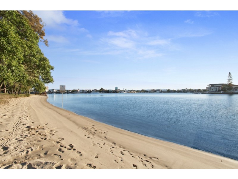 23 Birt Avenue, Surfers Paradise QLD 4217