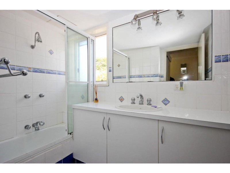 3/44 Britannia Avenue, Broadbeach QLD 4218