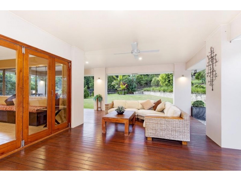 9 Meadow Court, Maudsland QLD 4210