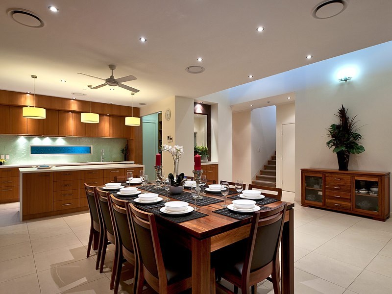 18 St Raphael Terrace, Sorrento QLD 4217