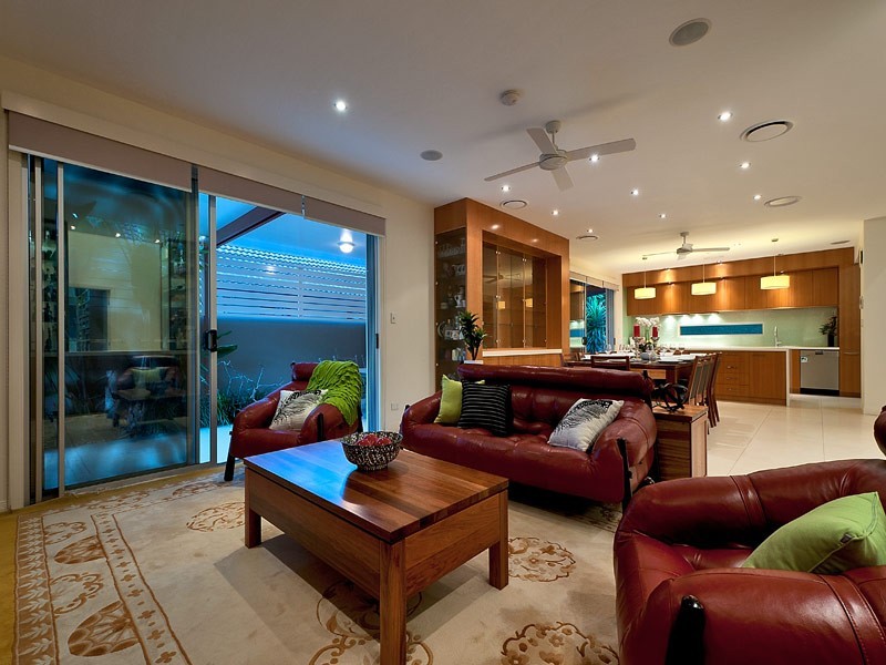 18 St Raphael Terrace, Sorrento QLD 4217