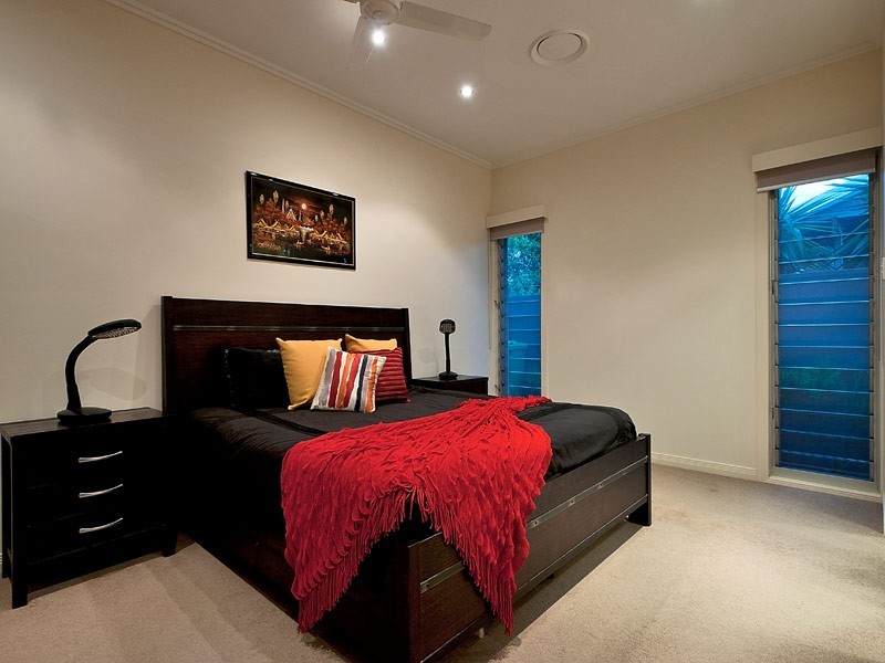 18 St Raphael Terrace, Sorrento QLD 4217