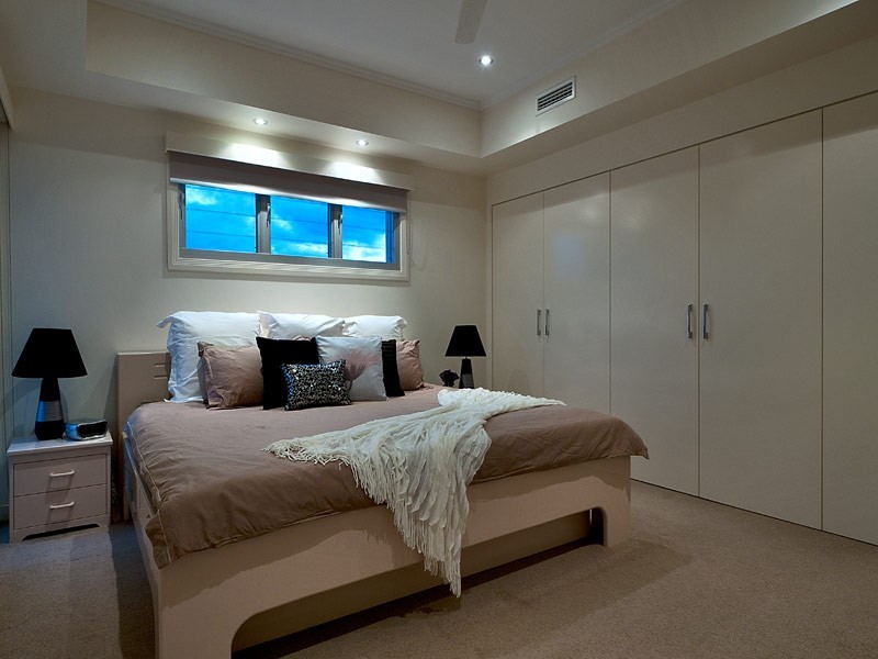 18 St Raphael Terrace, Sorrento QLD 4217