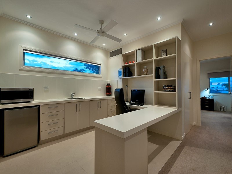 18 St Raphael Terrace, Sorrento QLD 4217