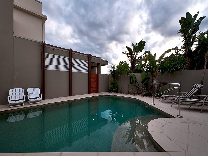 18 St Raphael Terrace, Sorrento QLD 4217