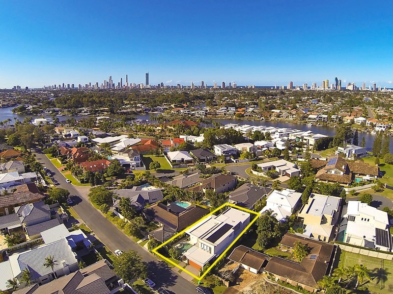 18 St Raphael Terrace, Sorrento QLD 4217