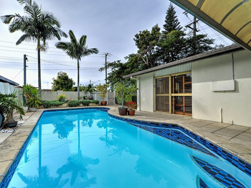 2 Sophie Avenue, Broadbeach Waters QLD 4218