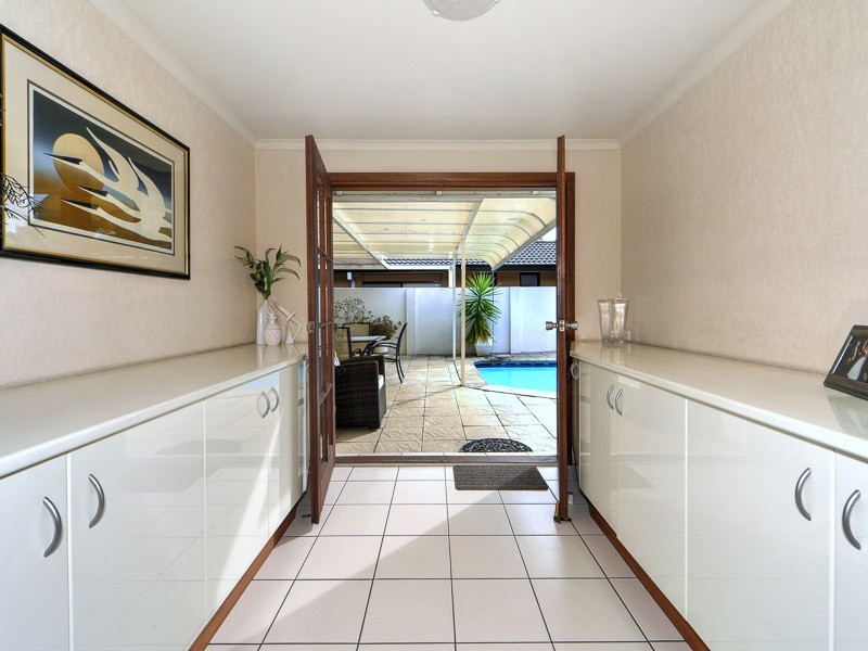 2 Sophie Avenue, Broadbeach Waters QLD 4218