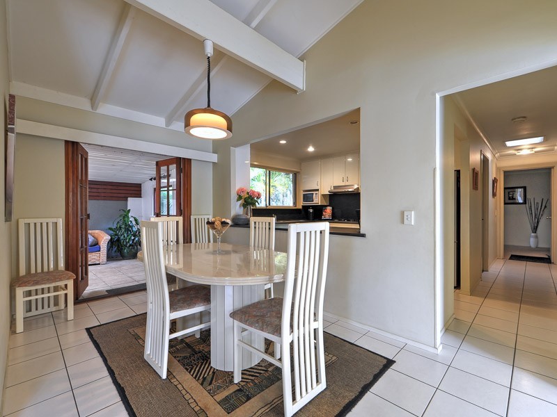 2 Sophie Avenue, Broadbeach Waters QLD 4218