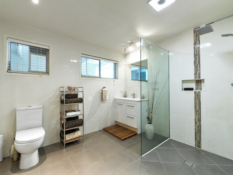 2 Sophie Avenue, Broadbeach Waters QLD 4218