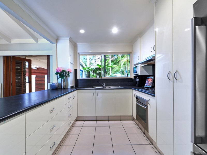 2 Sophie Avenue, Broadbeach Waters QLD 4218