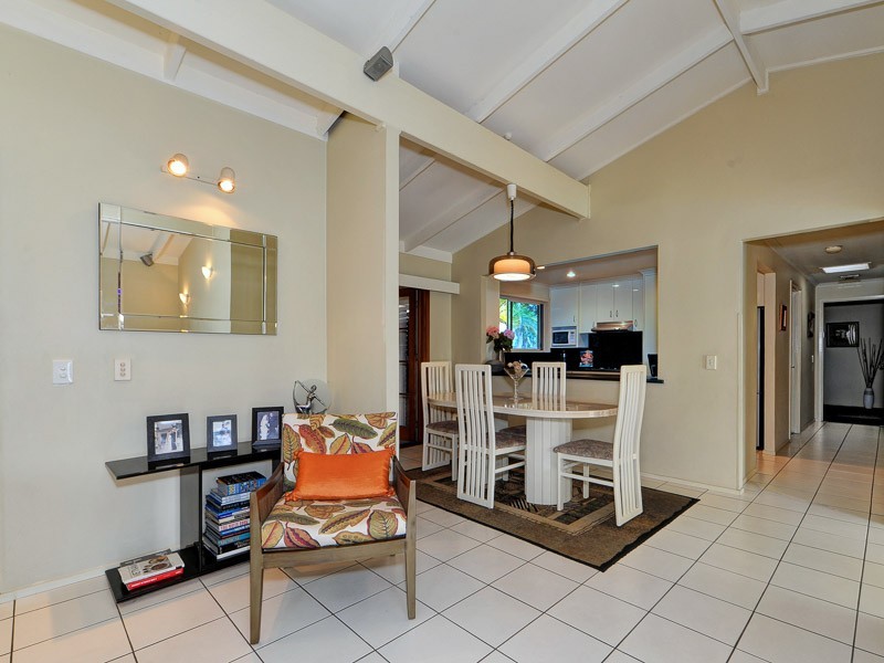 2 Sophie Avenue, Broadbeach Waters QLD 4218