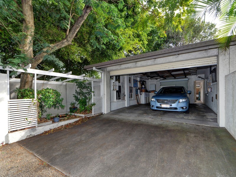 2 Sophie Avenue, Broadbeach Waters QLD 4218