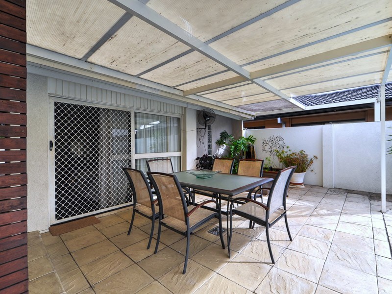 2 Sophie Avenue, Broadbeach Waters QLD 4218