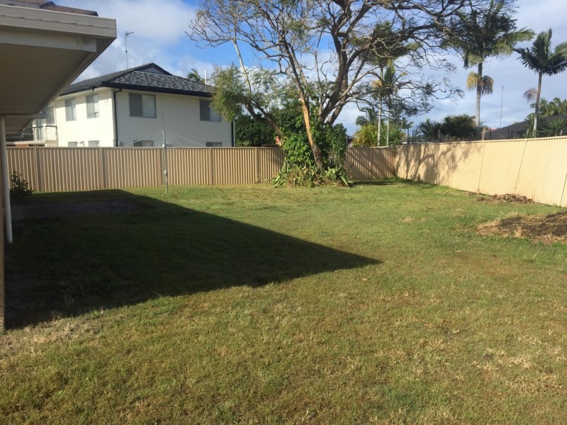 20 Caprice Ct, Mermaid Waters QLD 4218