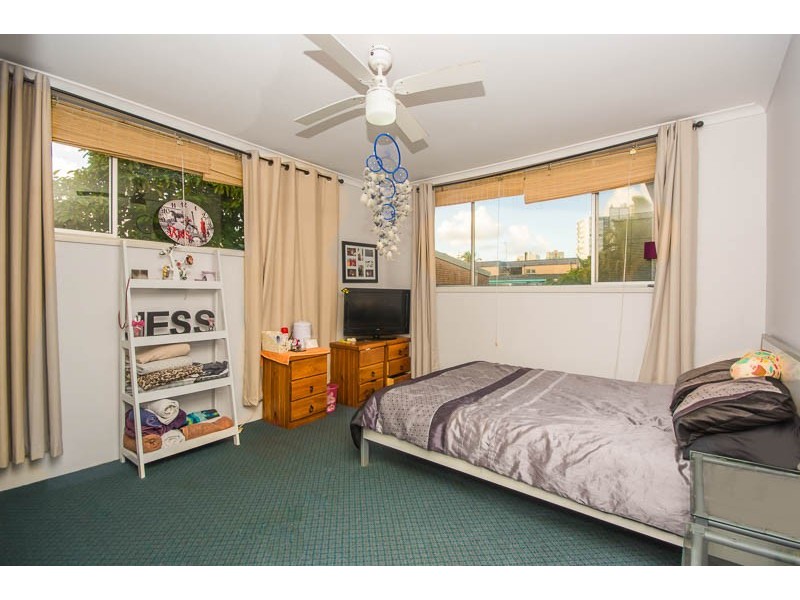 4/20 Leonard Avenue, Surfers Paradise QLD 4217