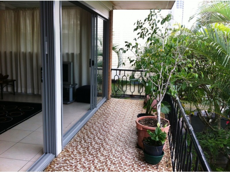 4/20 Leonard Avenue, Surfers Paradise QLD 4217