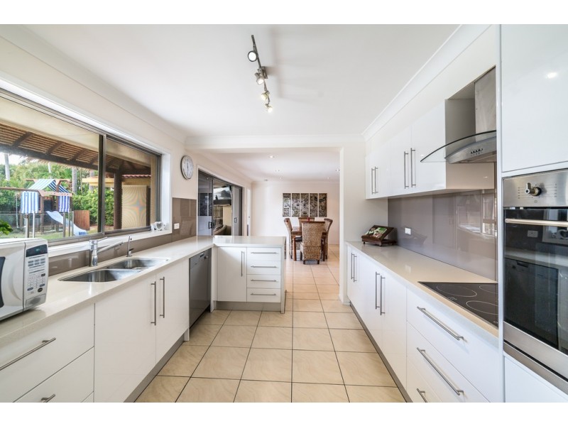 35 Forster Avenue, Sorrento QLD 4217