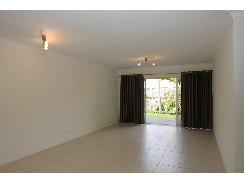 3/19 Sonia, Mermaid Waters QLD 4218