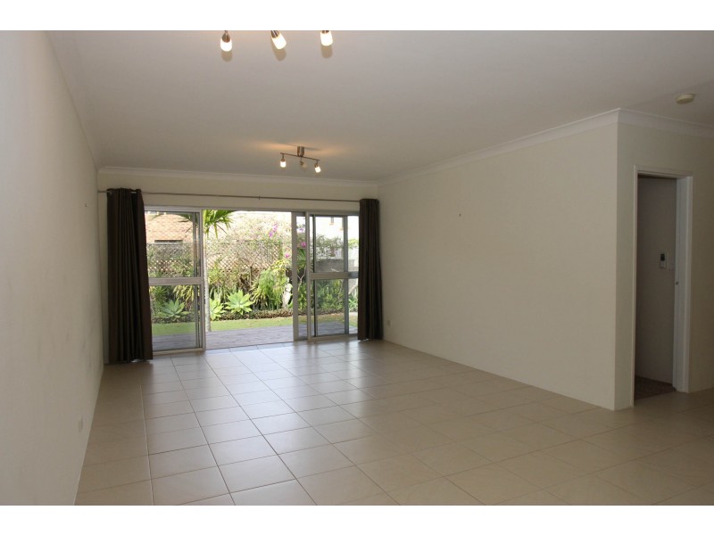 3/19 Sonia, Mermaid Waters QLD 4218