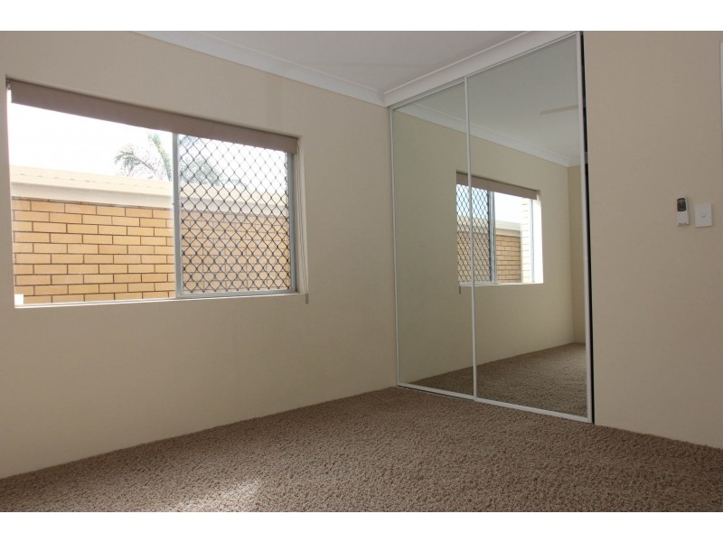 3/19 Sonia, Mermaid Waters QLD 4218