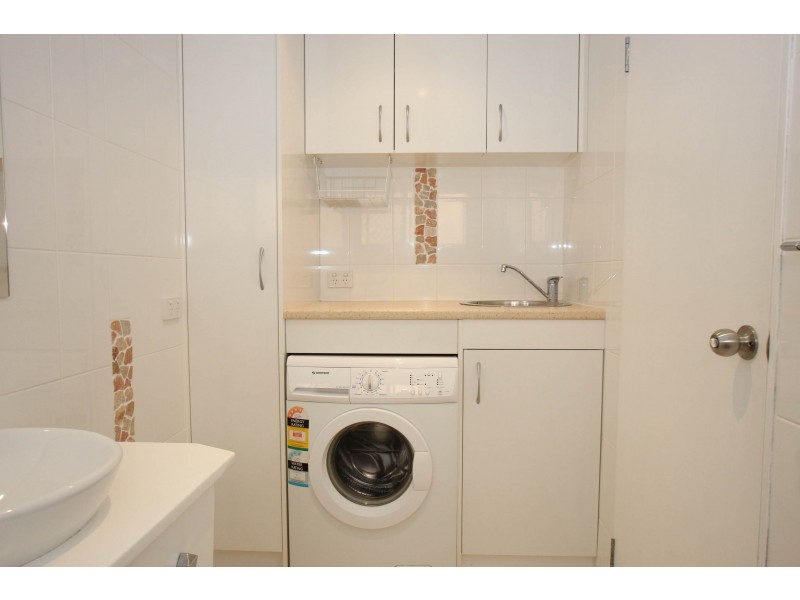 3/19 Sonia, Mermaid Waters QLD 4218