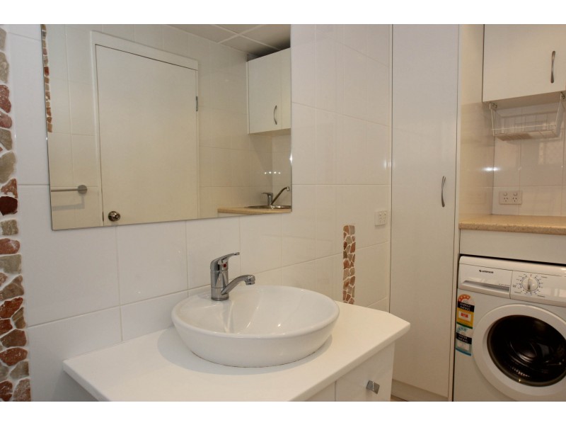 3/19 Sonia, Mermaid Waters QLD 4218