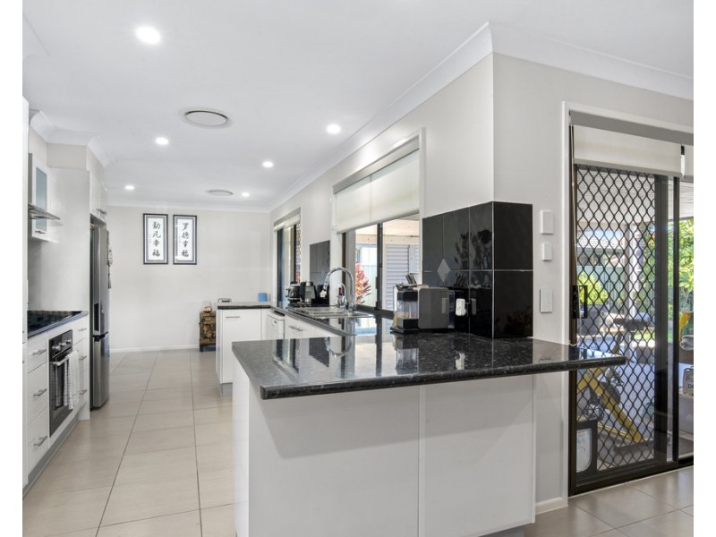 14 Auk Avenue, Burleigh Waters QLD 4220