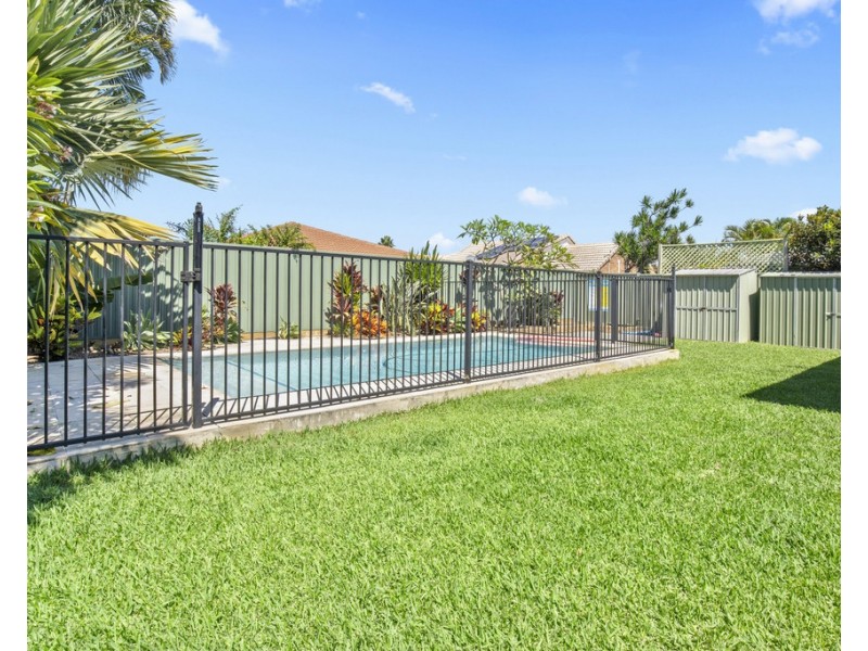 14 Auk Avenue, Burleigh Waters QLD 4220