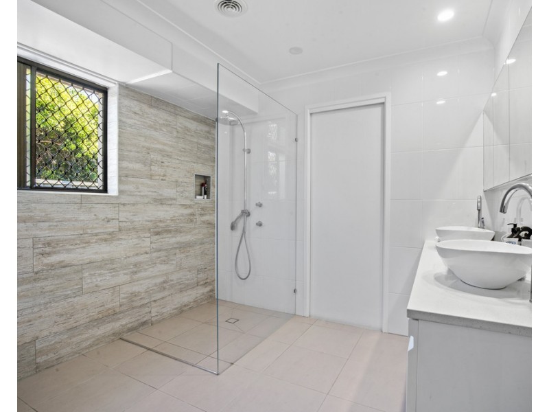 14 Auk Avenue, Burleigh Waters QLD 4220