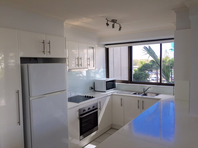 205/157 Old Burleigh Road, Broadbeach QLD 4218