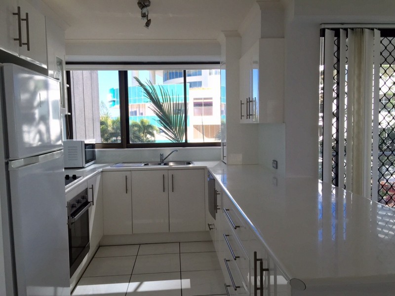 205/157 Old Burleigh Road, Broadbeach QLD 4218